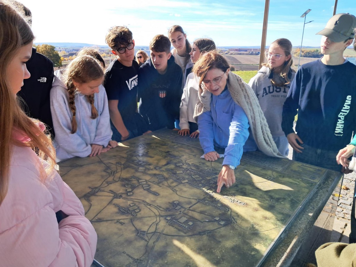 Messenger creation 5CAC95DE 6E5E 4F8F A727 E40DB9029F16